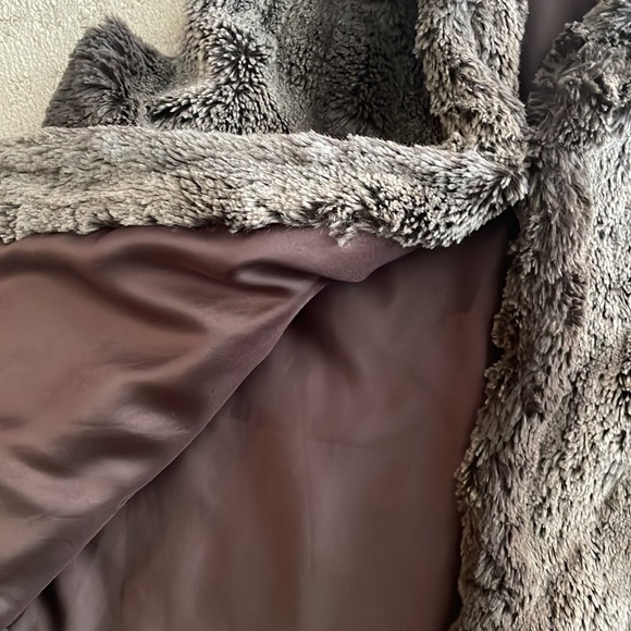 EUC Betsey Johnson Faux Fur Vest, fully lined. Super warm! Size M - Picture 4 of 4